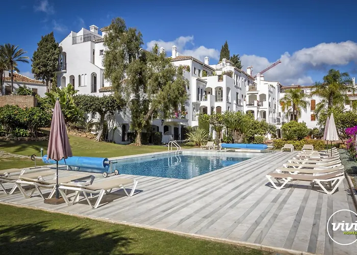 Vivi Homes - Casa Nobu Pool, Garden, Patio & Beach