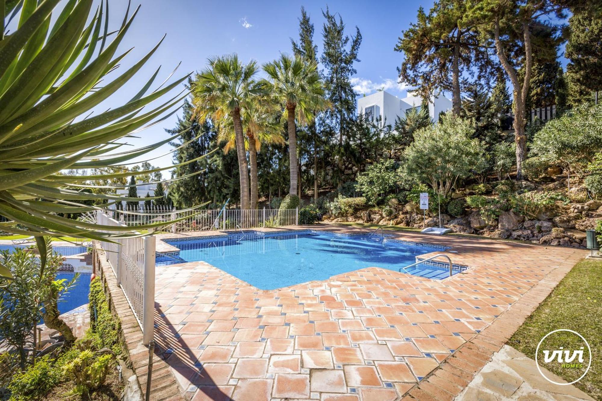 Vivi Homes - Casa Nobu Pool, Garden, Patio & Marbella