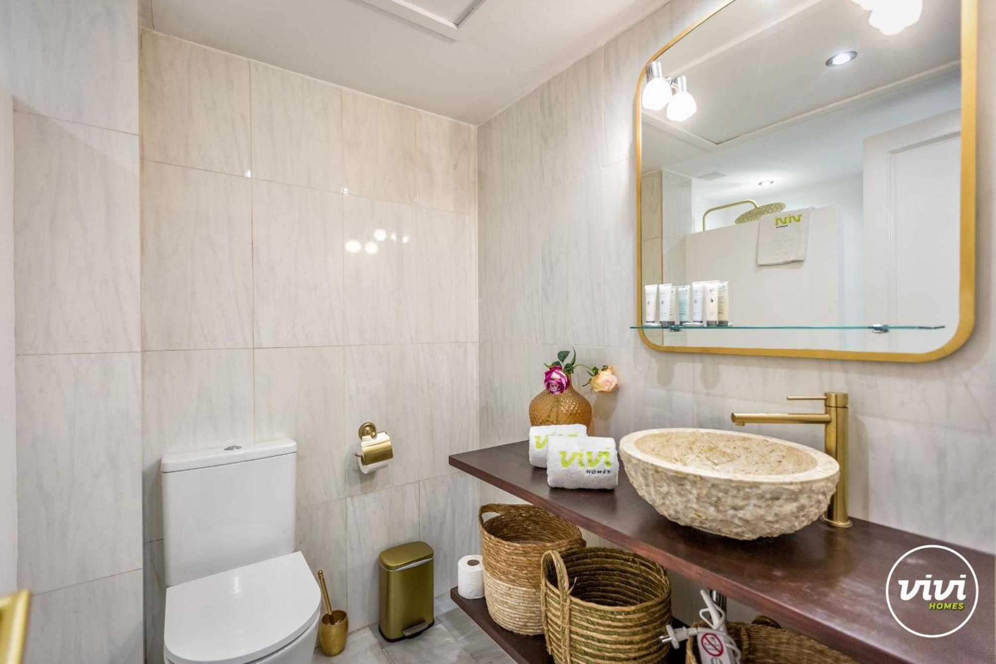 Vivi Homes - Casa Nobu Pool, Garden, Patio & Apartment Marbella